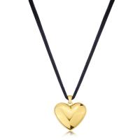 Collana choker serie Stellar con ciondolo dorato a forma di cuore