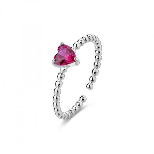 Anello dorato serie Dazzly con cristallo a cuore rosso rubino